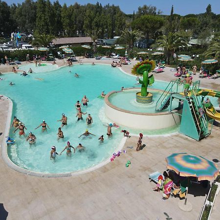 Happy Camp Mobile Homes In Camping Village Free Time Marina Di Bibbona Exterior photo