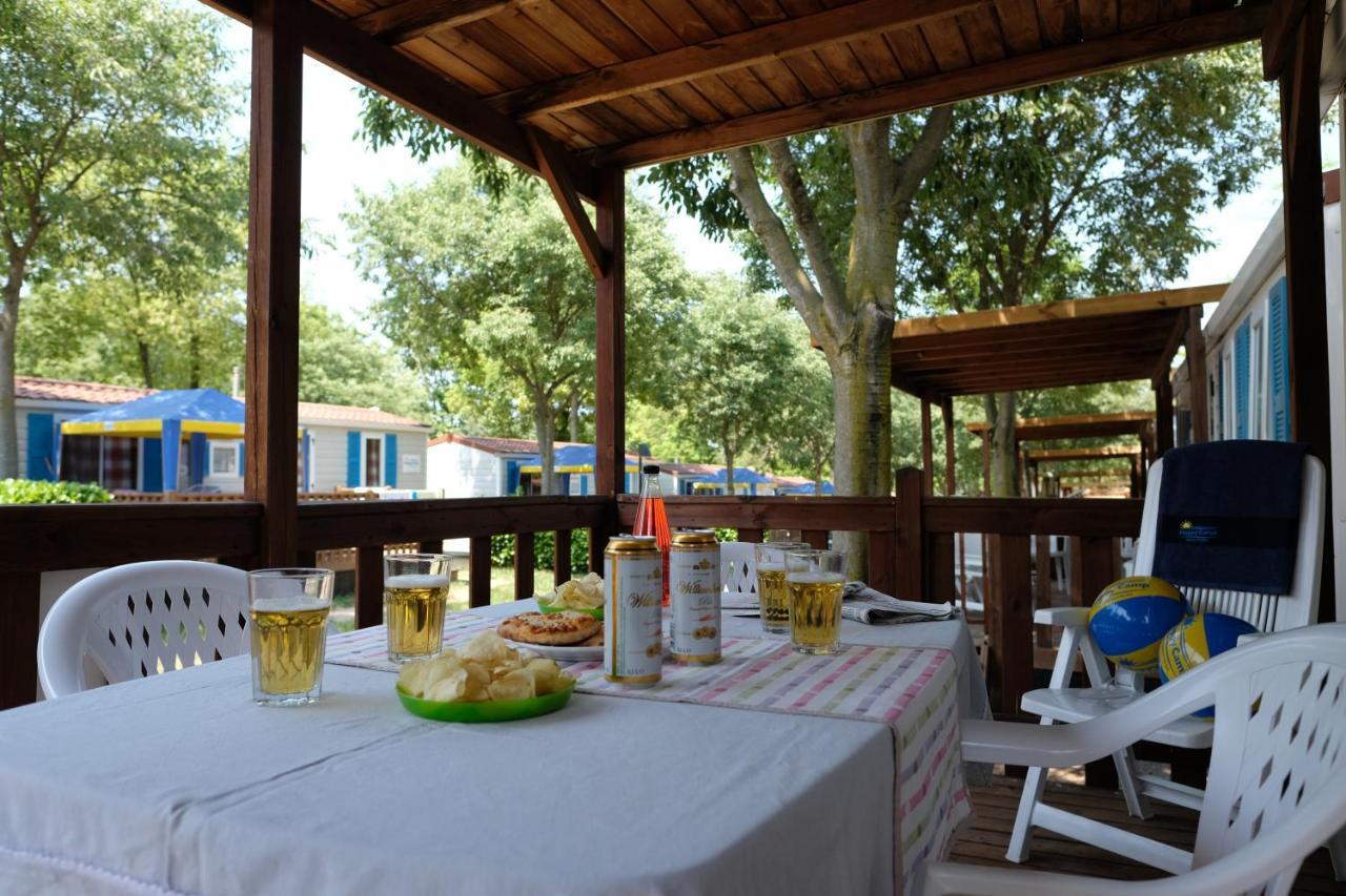 Happy Camp Mobile Homes In Camping Village Free Time Marina Di Bibbona Exterior photo