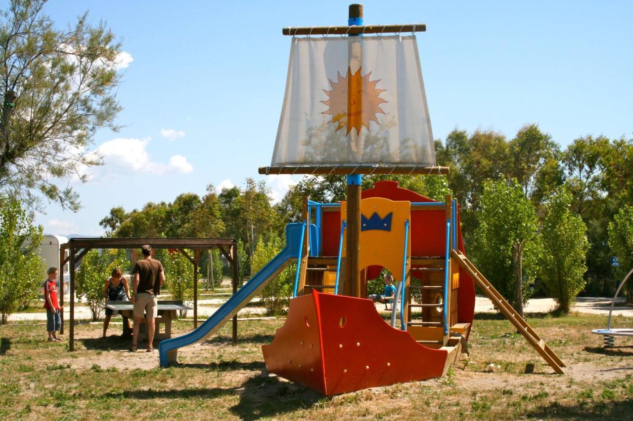 Happy Camp Mobile Homes In Camping Village Free Time Marina Di Bibbona Exterior photo
