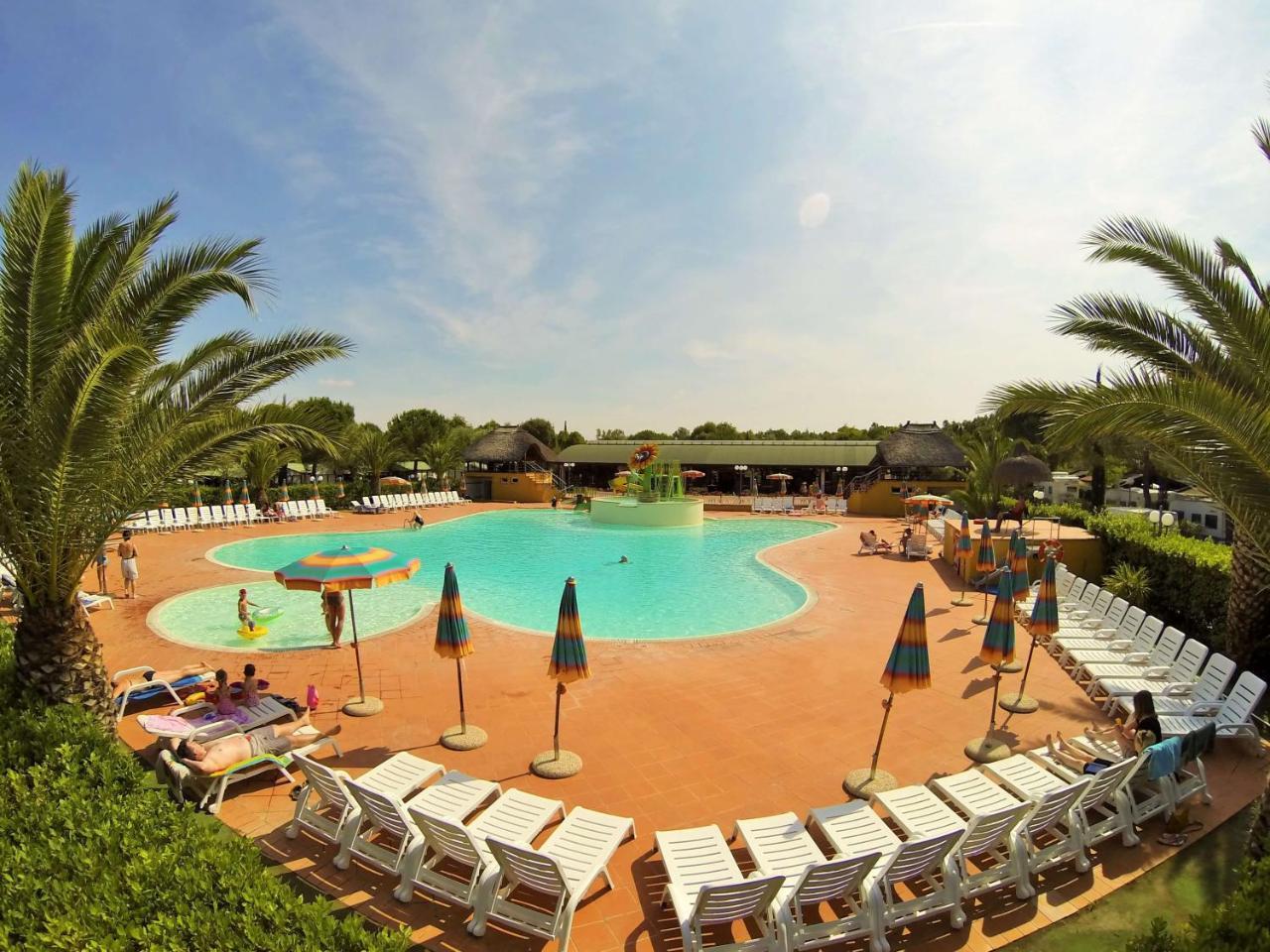Happy Camp Mobile Homes In Camping Village Free Time Marina Di Bibbona Exterior photo