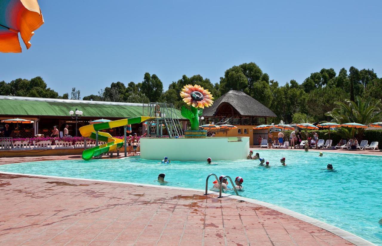 Happy Camp Mobile Homes In Camping Village Free Time Marina Di Bibbona Exterior photo